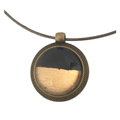 Collier pendentif 25mm  couleur or et noir