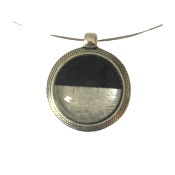 Collier pendentif 25mm couleur argent et noir