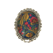 Broche ovale de style vintage fleurs anciennes fond bleu roi