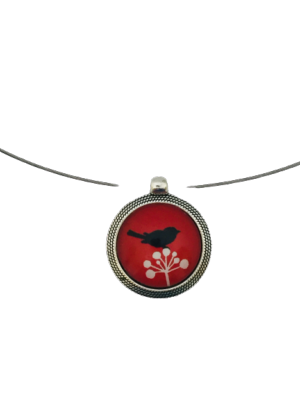 Collier pendentif  25 mm Oiseau noir fond rouge